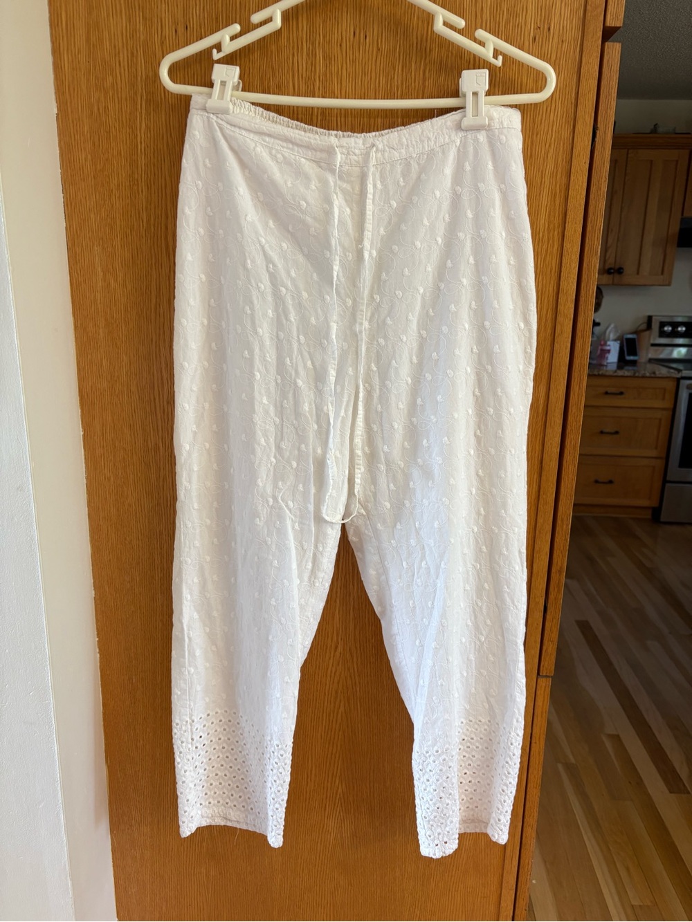 Vintage White Embroidered 100% Cotton Crop Pants